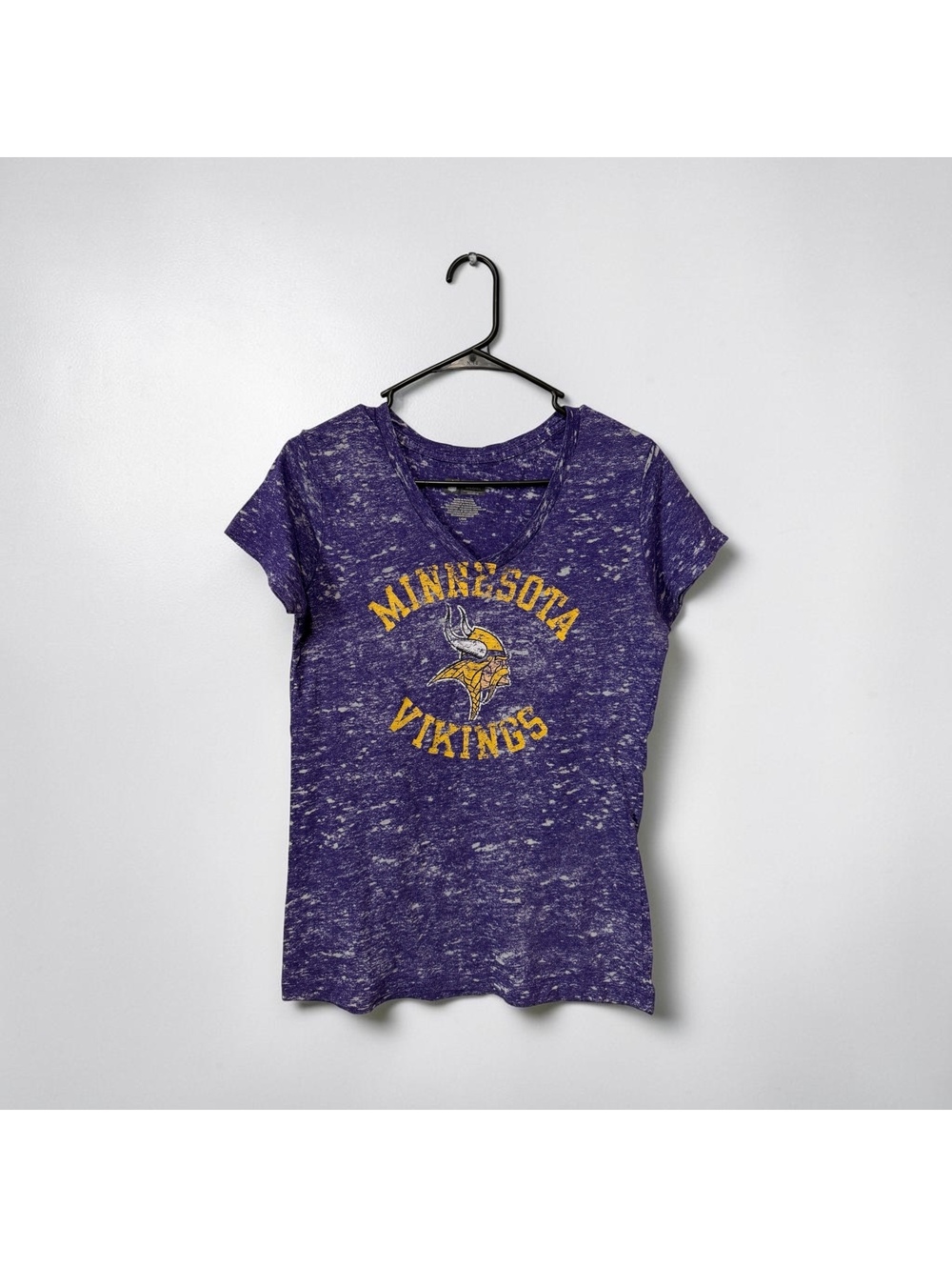 NFL Minnesota Vikings Football Women's V-Neck T-Shirt Purple Size Large